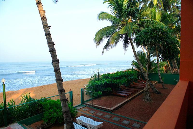 Roy Villa Beach Hotel Kalutara Esterno foto